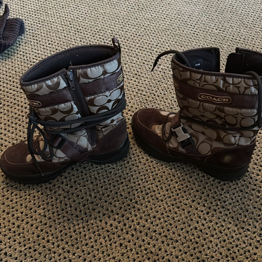 Coach boots size 5 1/2 perfect condition only worn couple of times - Picture 2 of 6